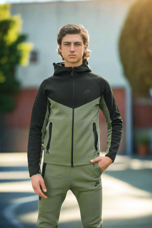 Nike Sportswear Tech Fleece - Green and BlackTrendyWearTrendyWearNike Sportswear Tech Fleece - Green and Black